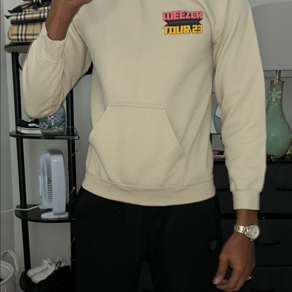 Tan Weezer ‘23 tour sweatshirt (UNISEX) - Picture 9 of 9